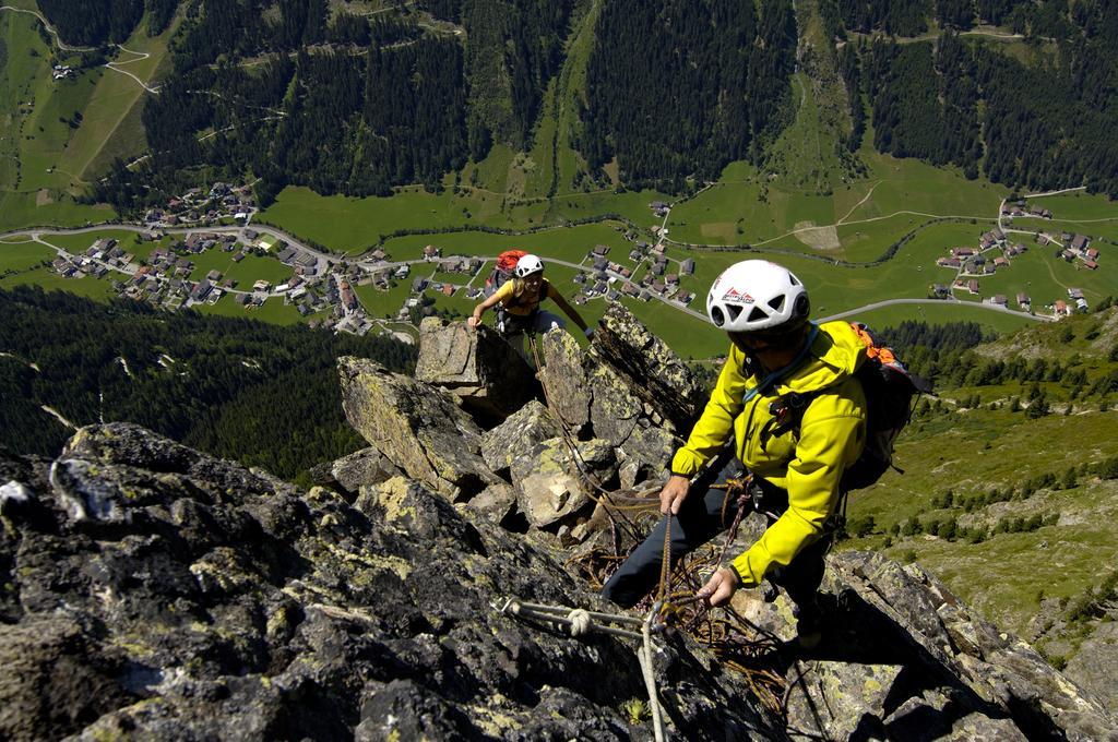 Hotel Laerchenhof Kaunertal Bagian luar foto